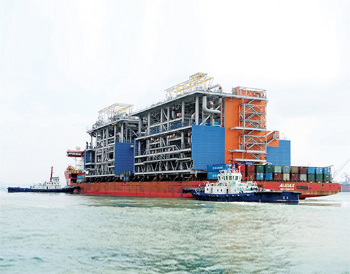 Transferencia de petróleo crudo por barco